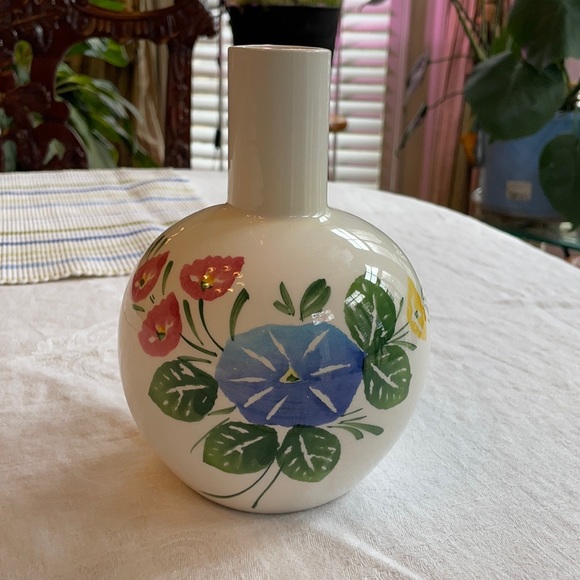 Vtg, hand painted Italian floral vase